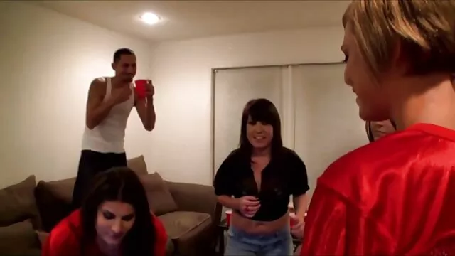 ロシアは女の子を入れて、熱くなる 女性 無料 sex 動画
