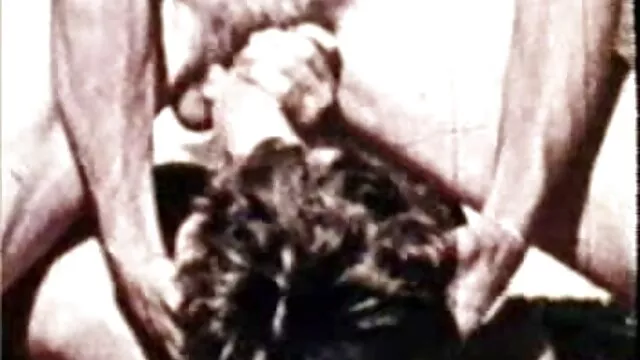 この男は彼のガールフレンドですべての穴 女性 と セックス 動画