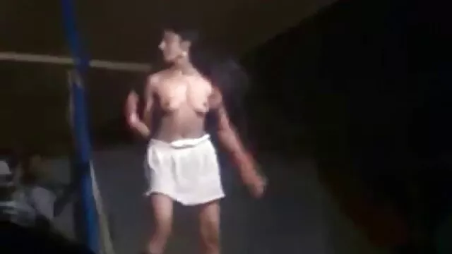 椅子の上の美しい女性 女性 の ため の 無料 sex 動画