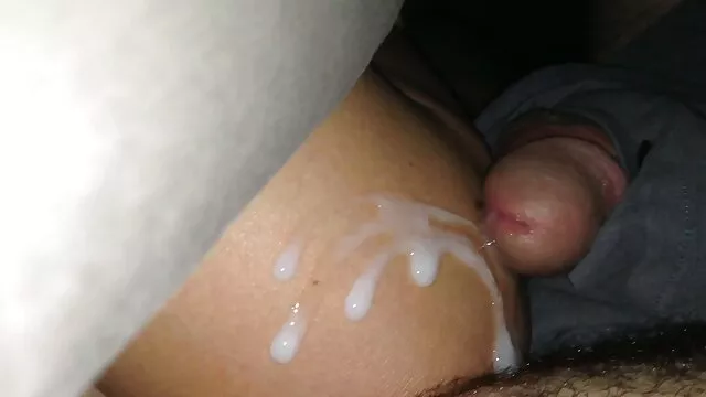 牛の上に大きな幹を植えます 男 と 女 セックス 動画