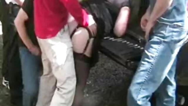 二つの病気の男の子、白い犬をヒット スロー セックス 女性 向け