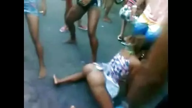 大きなを入れて、ホイールに穴を埋めます 綺麗 な 女性 の セックス 動画