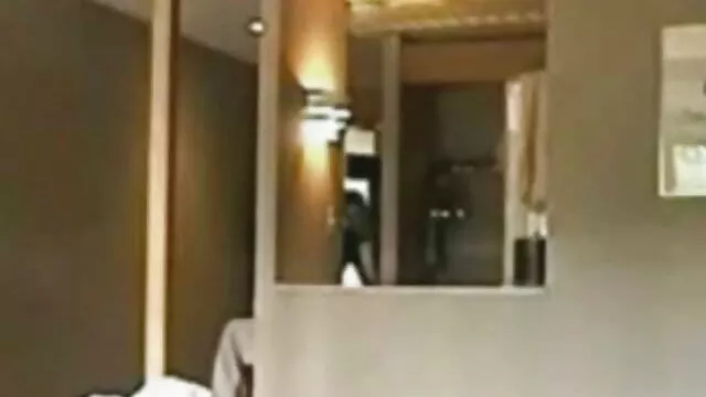 大きなベッドの上に赤毛の十代 女性 向け 動画 セックス