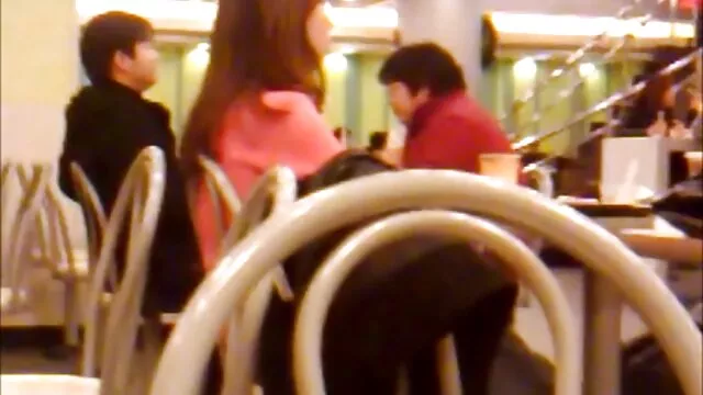 床は彼らに暖かい何かを与える セックス 無料 女